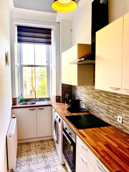 Anchored Homely Apartment In Historic Centre พาสเลย์ ภายนอก รูปภาพ